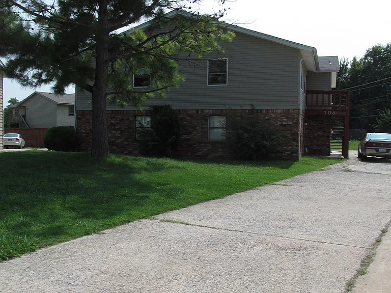 308 Chalmette Dr #B — Photo 1
