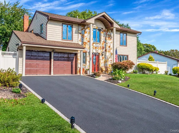 17 Hill Lane, Smithtown, NY 11787