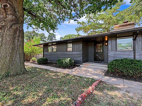 2nd image of 3321 E Bellaire Ct