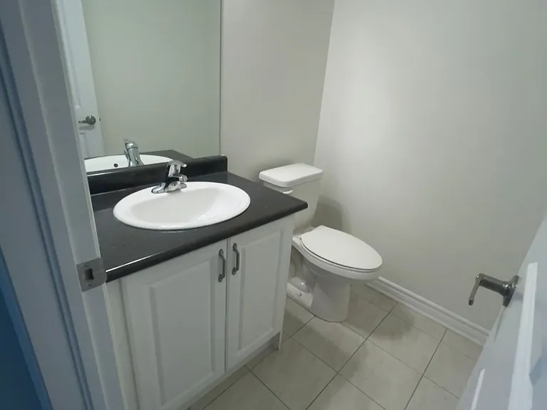 58 Seaton Cres — Photo 6