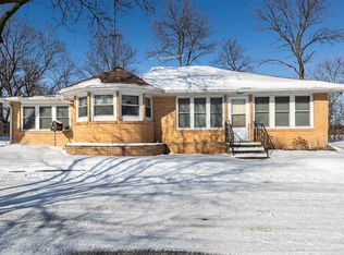 205 S 4th St, Manchester, IA 52057