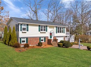 16 Lucille Dr, Smithfield, RI 02828