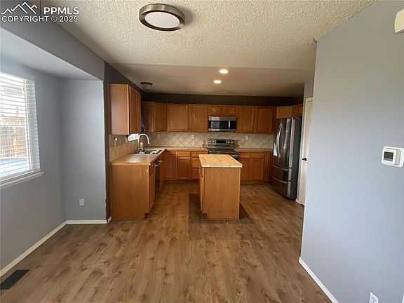 5th image of 1502 Woodpark Dr