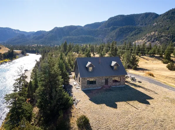 1822 Old Yellowstone Trl S, Gardiner, MT 59030
