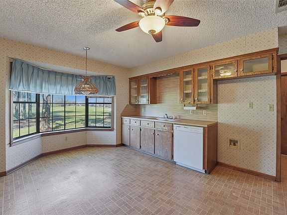 5th image of 414 Giese Ln