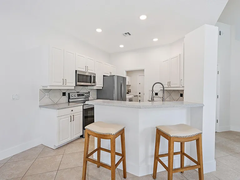601 Resort Ln — Photo 6