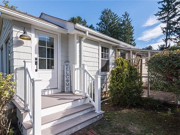 4th image of 56 Lawndale Dr