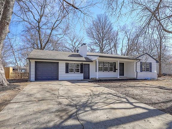 3rd image of 10427 Palmer Ave