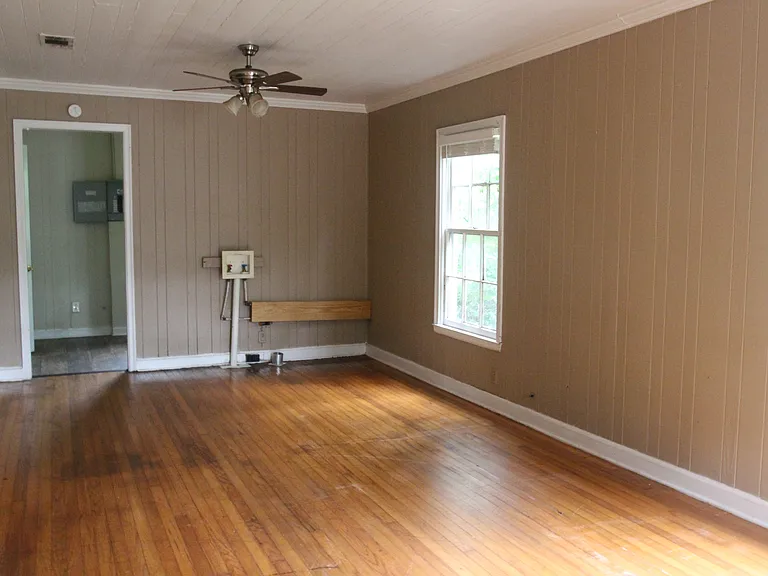 811 N Davis St — Photo 2