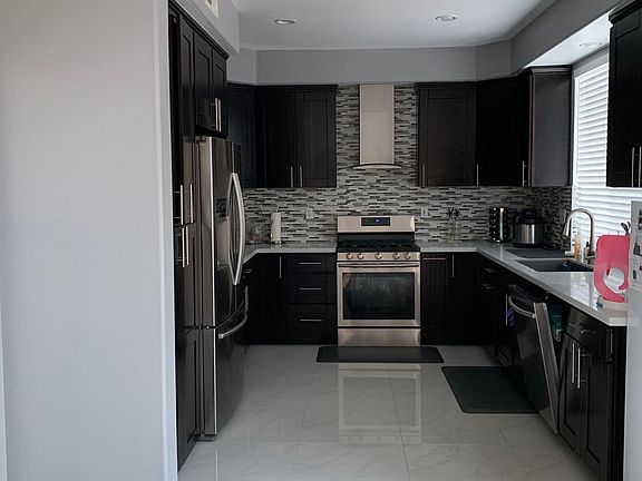3rd image of 14661 Juniper St