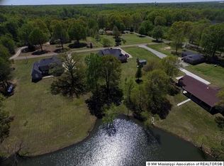 1586 Windy Ln, Southaven, MS 38671