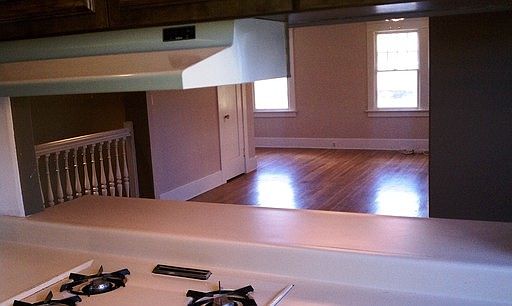5th image of 419 Spruce St