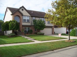 36719 Canyon Dr, Westland, MI 48186