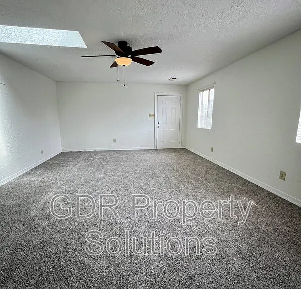 3529 Ross Ave SE — Photo 10