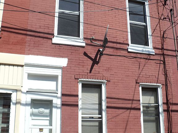 4th image of 25 E Bringhurst St