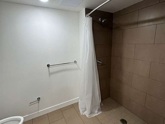 4th image of 1039 E 28th St #304