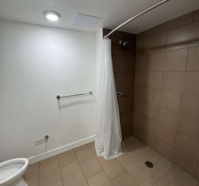1st image of 1039 E 28th St #302