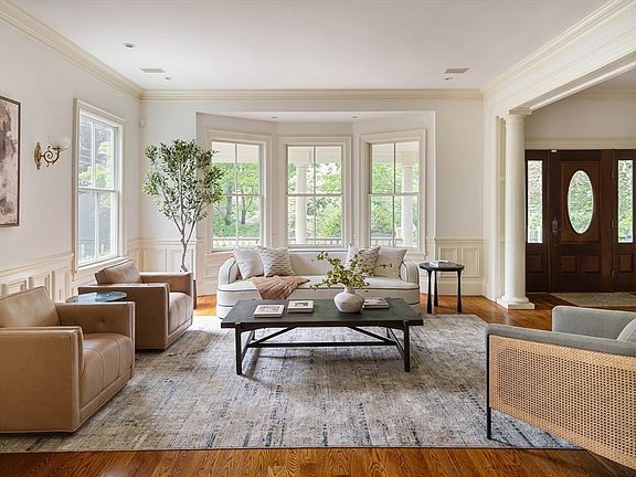 3rd image of 14 Winthrop St