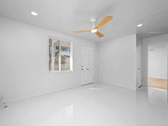 5th image of 3917 Haines St #3927