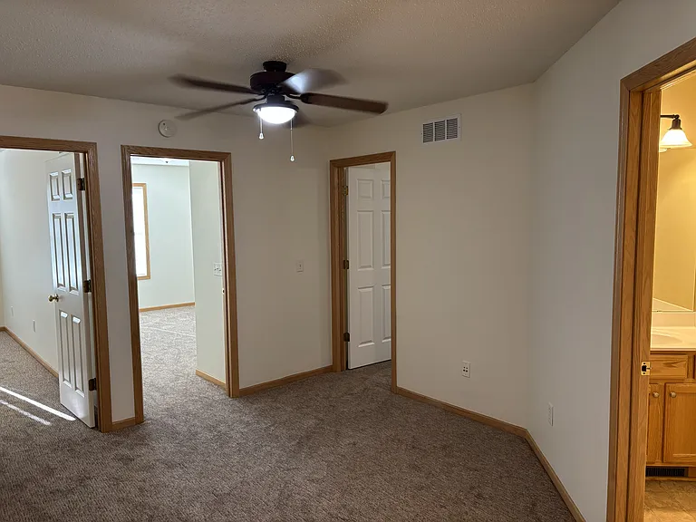 Loft / 3 Bedrooms (Upper LVL)