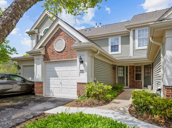 942 Little Falls Ct, Elk Grove Village, IL 60007