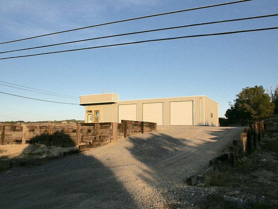 1st image of 1015 Lake Blf
