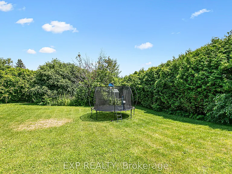 10 Queen Anne Cres — Photo 40