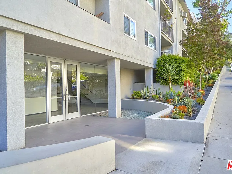 9005 Cynthia St #413 — Photo 2