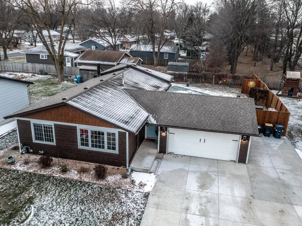 1332 Fairview Ln, Farmington, MN 55024