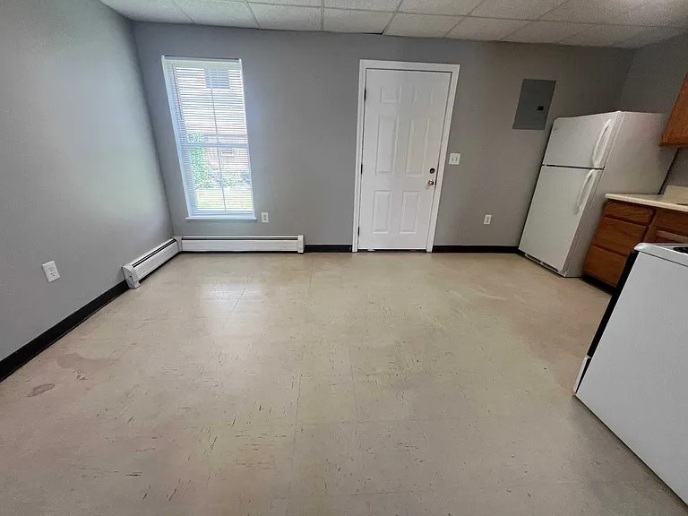 18 Main St #6 — Photo 13