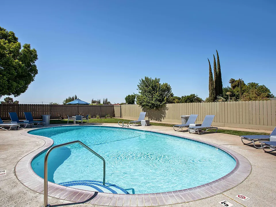 Village Ceres Apartments