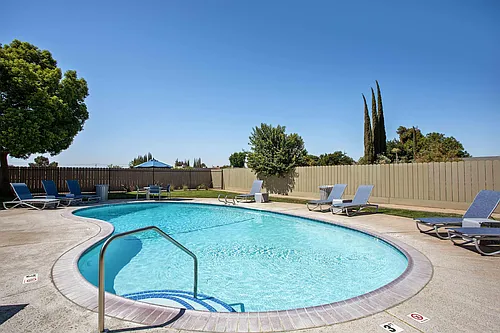 Village Ceres Apartments Photo 1