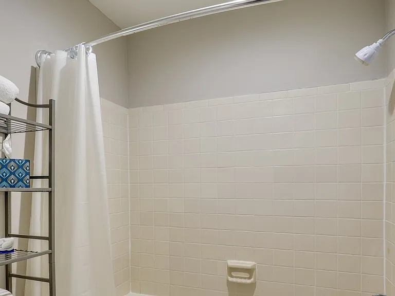 1105 N 84th Ter — Photo 12