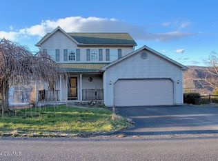915 W Montgomery St, Coal Township, PA 17866