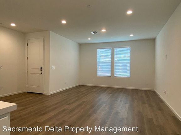 4th image of 679 Lovejoy Ln