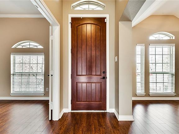 2nd image of 2218 Woodberry Dr