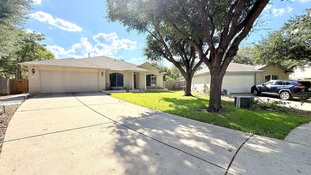 3 bed, 2.0 bath, 2343 sqft, $2,750 — Photo 3