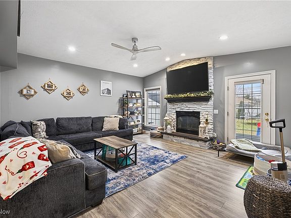 2nd image of 29566 Shaker Dr