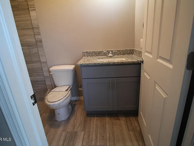 517 Val Verde St #B — Photo 44