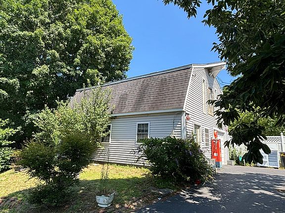 5th image of 431 Berlin Rd