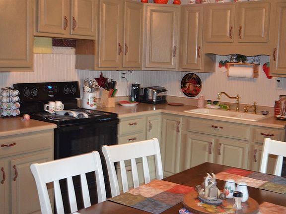5th image of 315 Hovey St