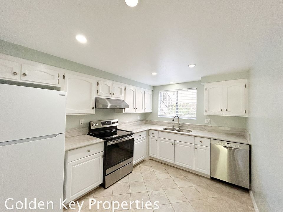 1st image of 918 Caminito Estrada Unit E