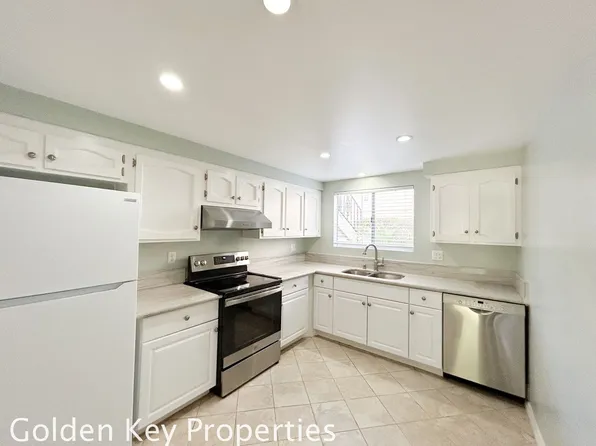 918 Caminito Estrada Unit E, Carlsbad, CA 92011