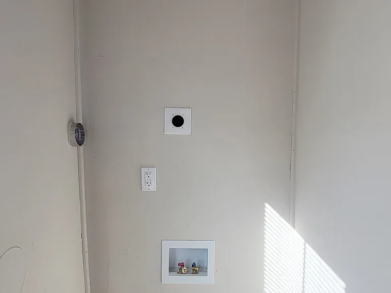 318 E Sumter St — Photo 16
