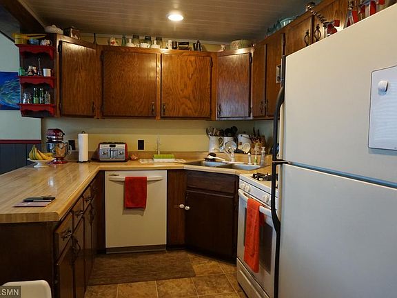 4th image of 624 Benton St