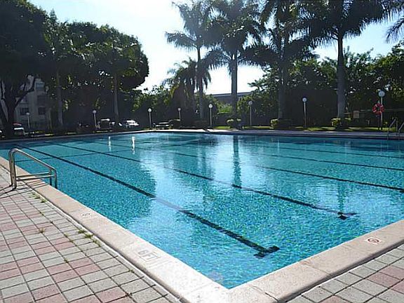 5th image of 9340 Fontainebleau Blvd #W304