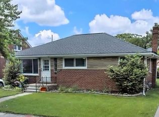 8099 Sunburst St, Center Line, MI 48015