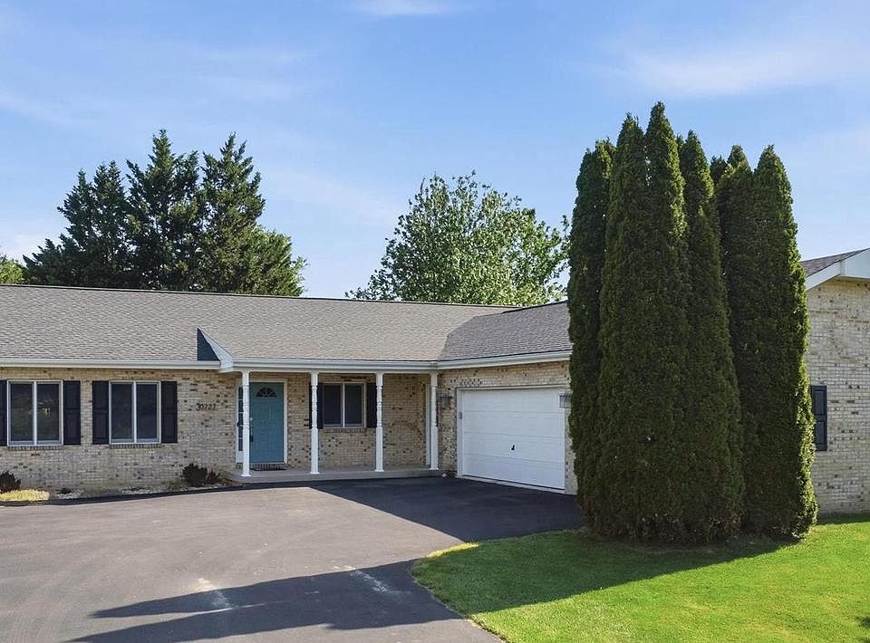 1st image of 10727 Appletree Ln
