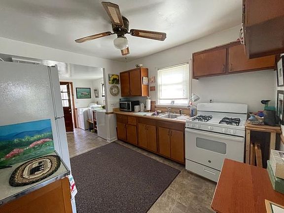 3rd image of 1266 Forest Ave