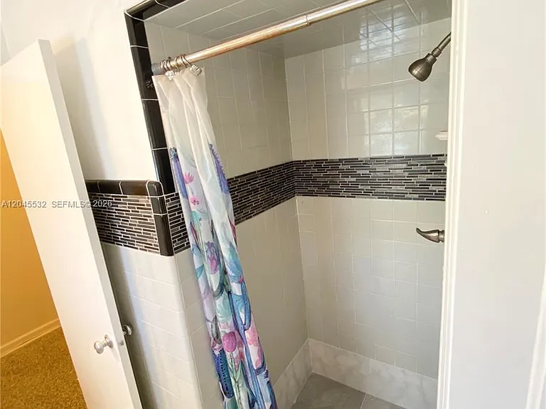 115 NE 14th Ave #1 — Photo 7